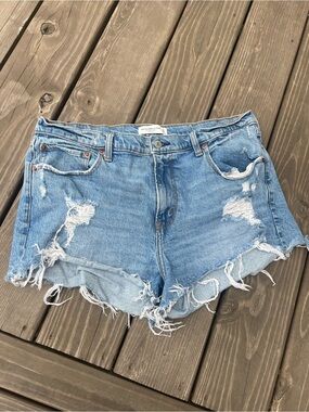 Abercrombie and Fitch The Mom Shorts Mid rise